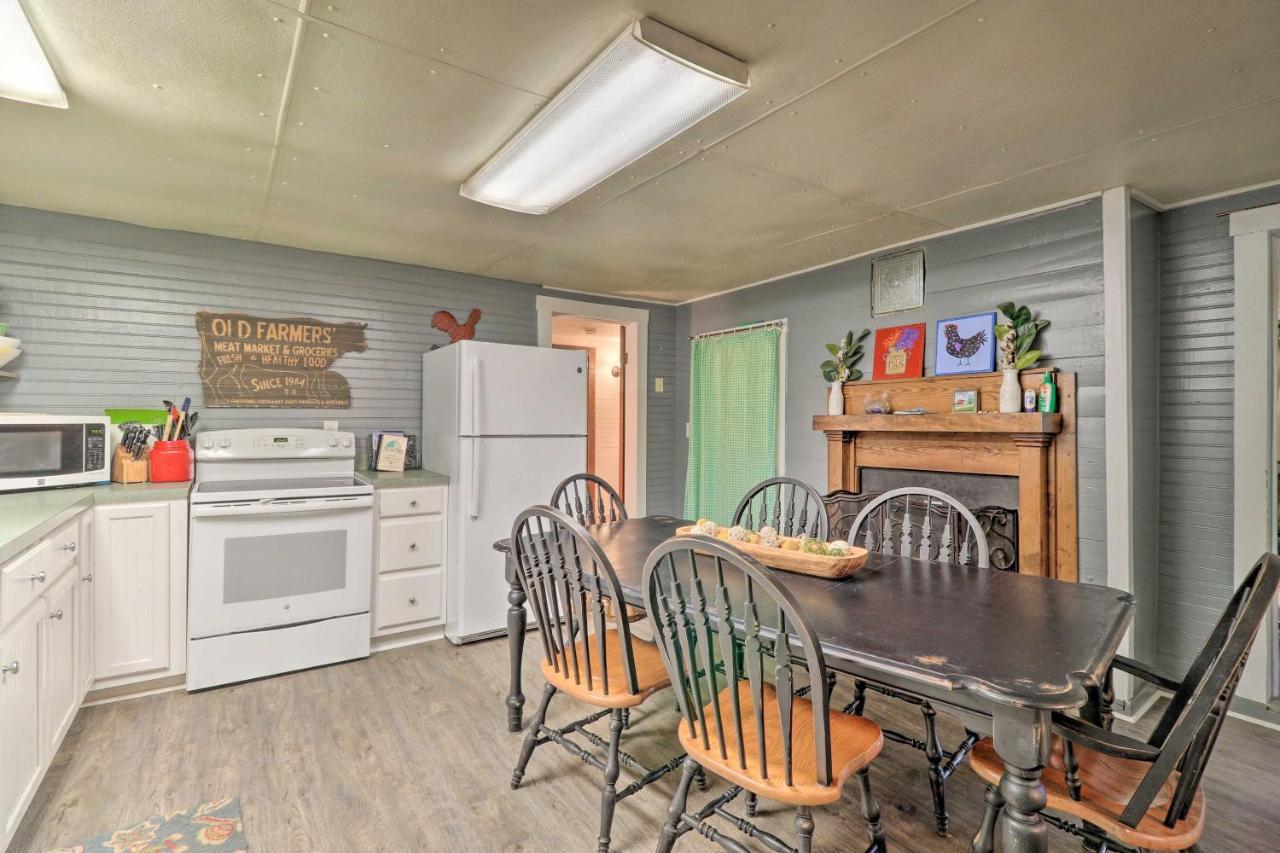 Lil Red Hen Cottage In The Boone Area With Hot Tub West Jefferson Exterior photo